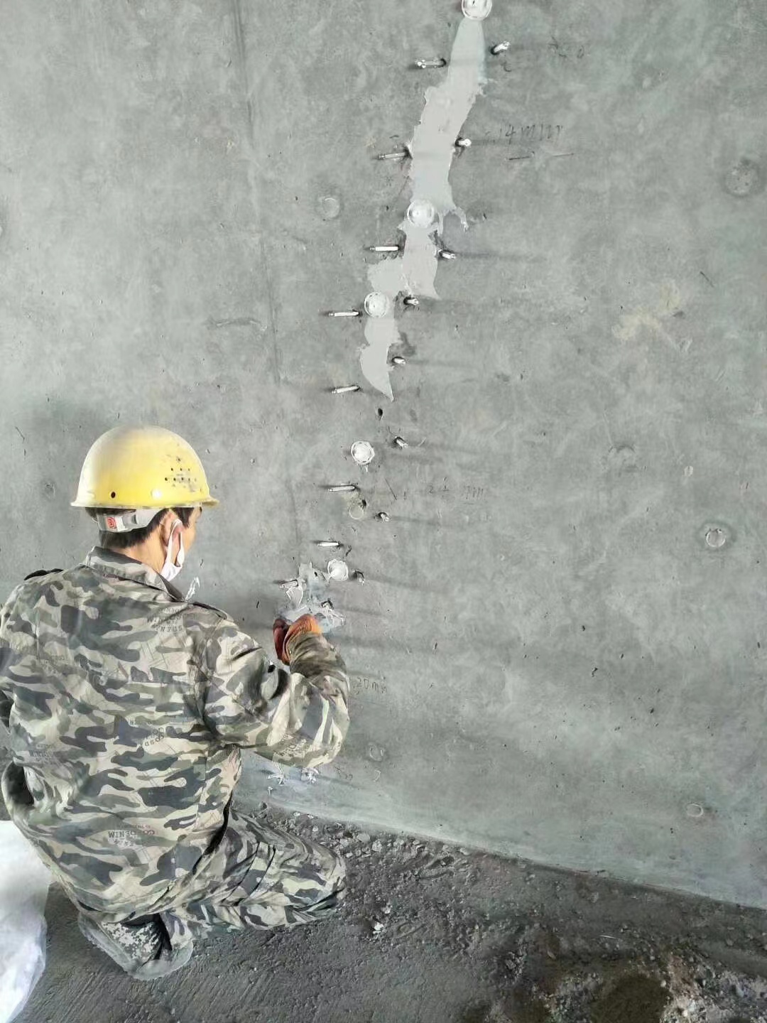 彭泽混凝土楼板裂缝加固施工的方案